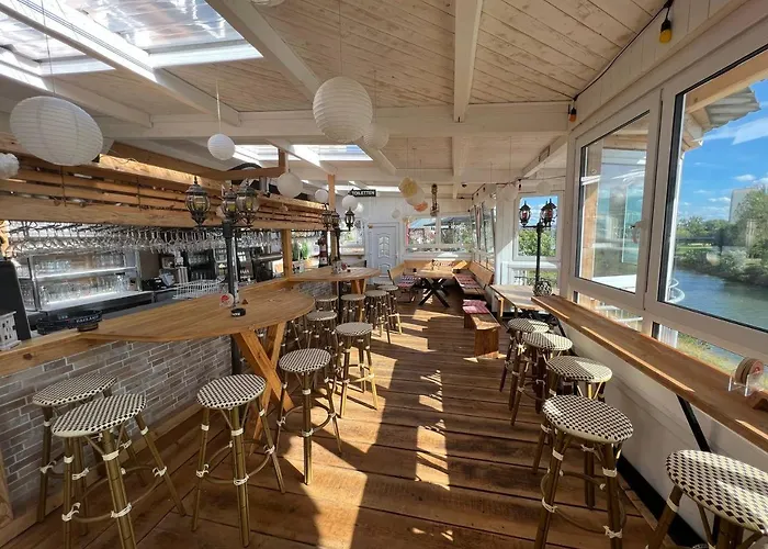 לינה וארוחת בוקר Gaestehaus Schoene Aussicht *