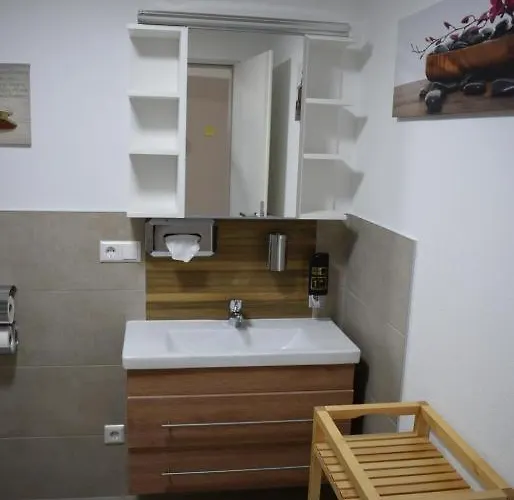 לינה וארוחת בוקר Gaestehaus Schoene Aussicht