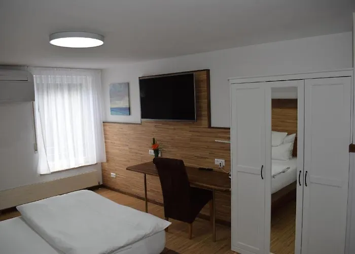 לינה וארוחת בוקר Gaestehaus Schoene Aussicht באד פרידריכסהל